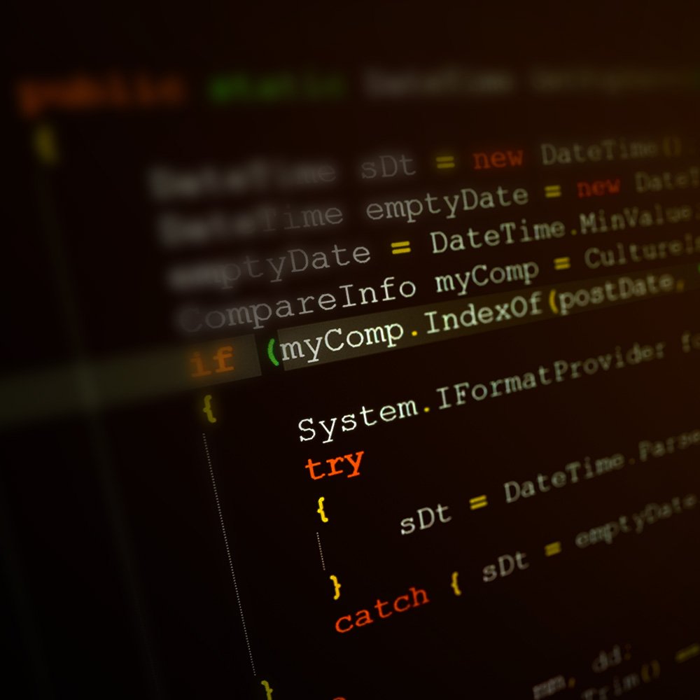 Quellcode auf einem Bildschirm im Dark Mode