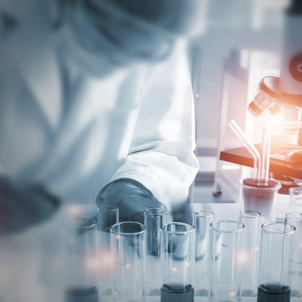 Nahaufnahme von Reagenzgläsern im Labor